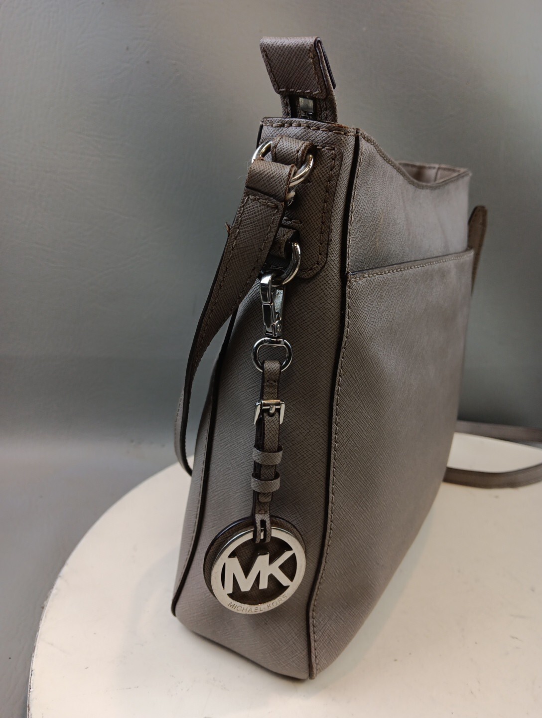 Michael Kors Purse Clay Gray Saffiano Leather Cross Body Bag W Charm Logo