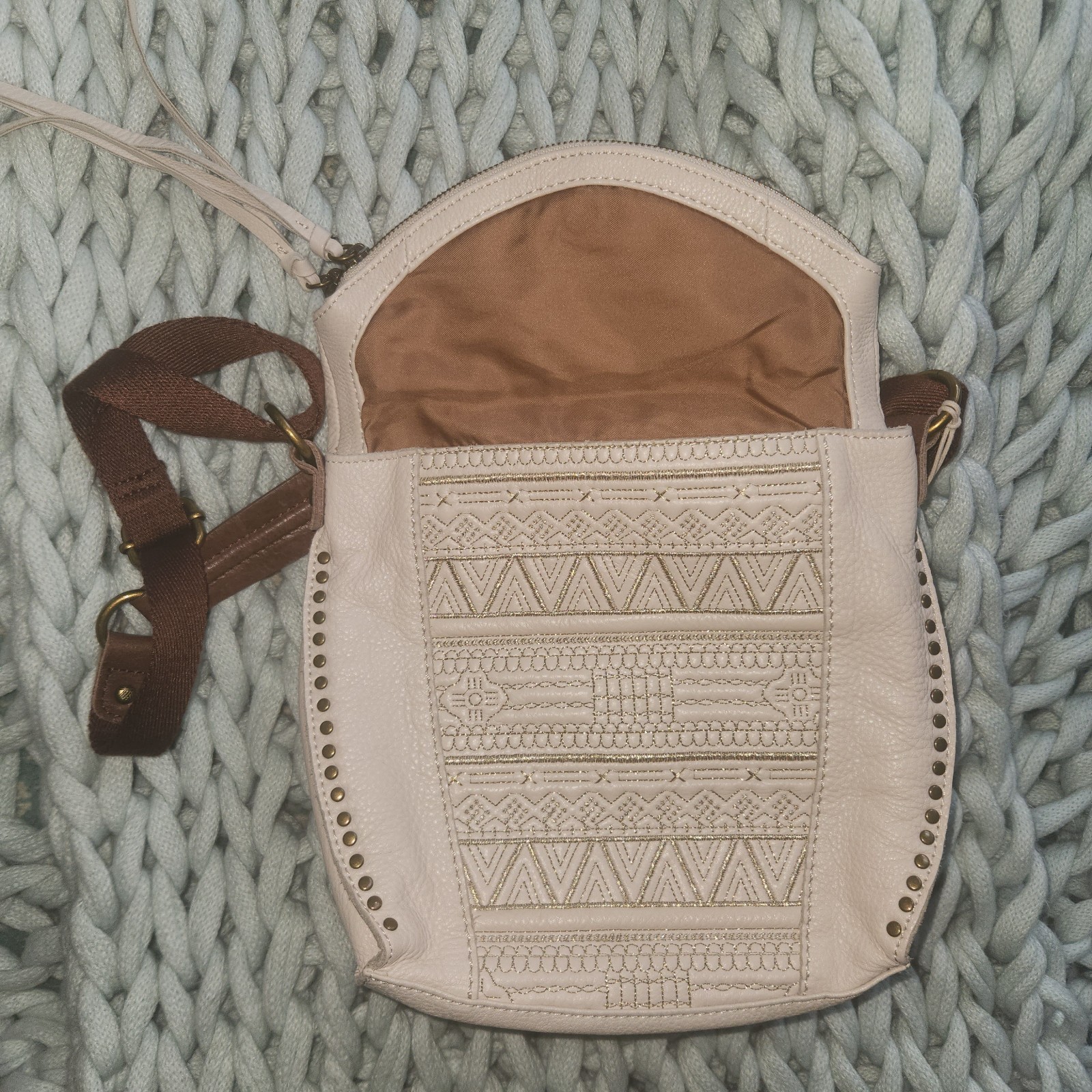 The Sak Silverlake crossbody bag with embroidered details. White Leather Boho