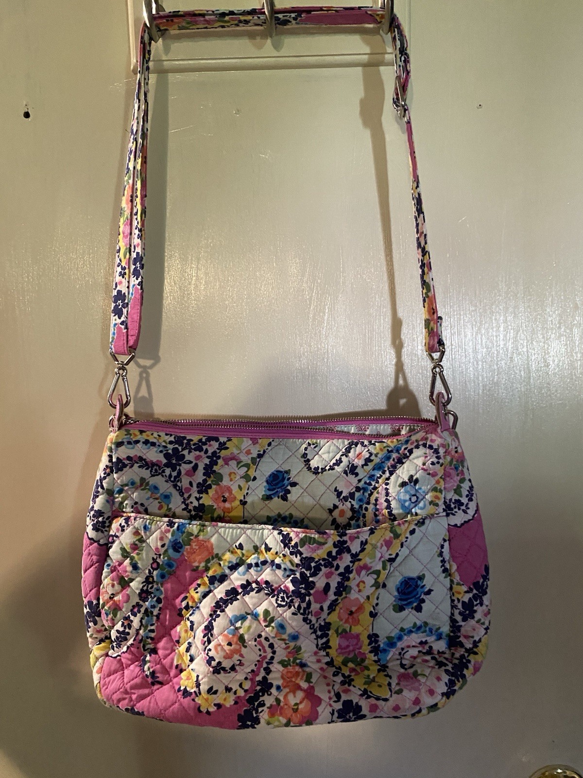 Vera Bradley Floral Multicolor Pink Crossbody/Shoulder Bag, Zip/Snap, Pockets