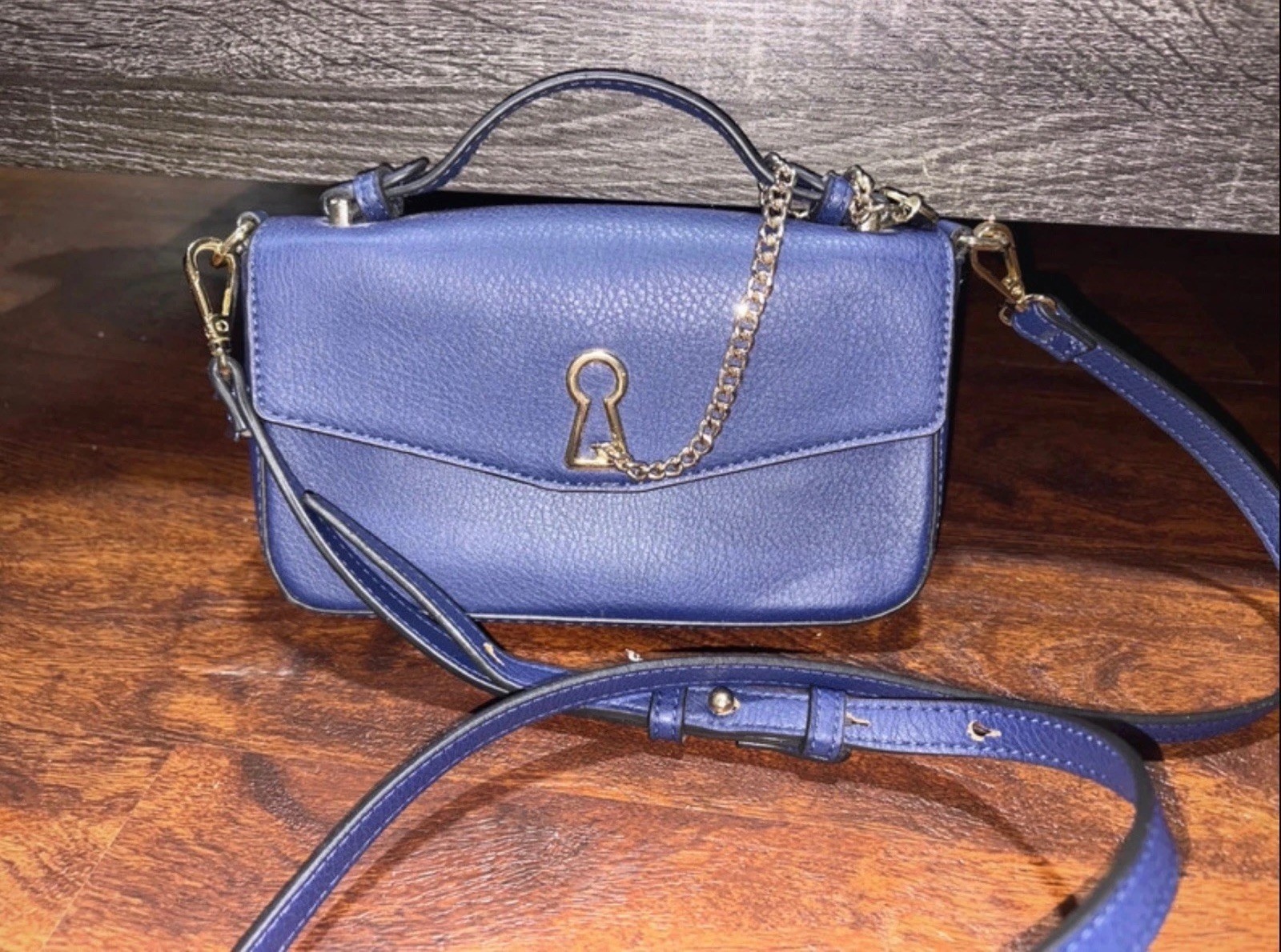 Women’s Small Blue Pebbled Crossbody Bag Gold Chain Accent Detachable Strap