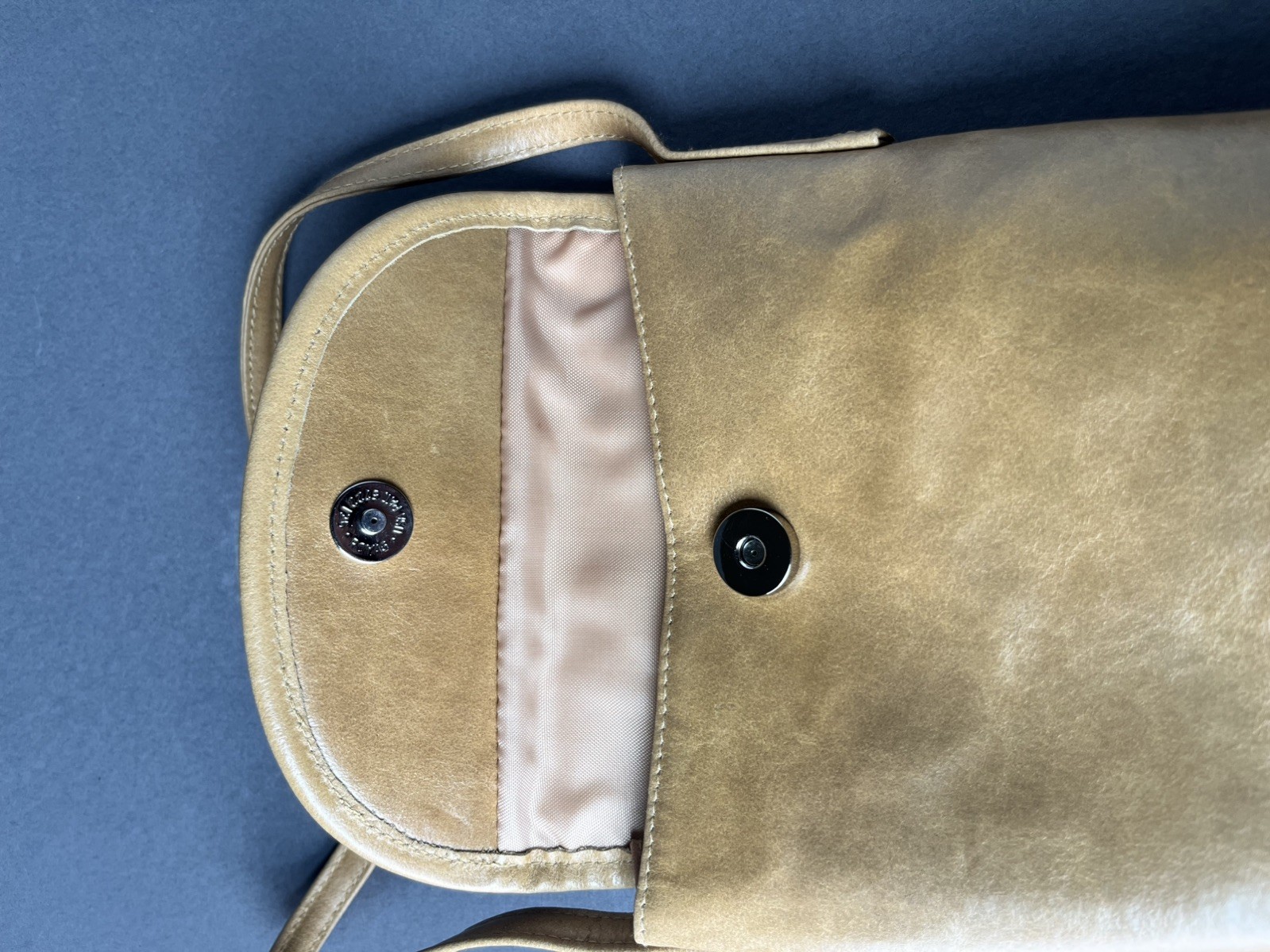 Vintage Wilsons Leather Maxima Crossbody Handbag Purse Natural Tan Small 7.5”