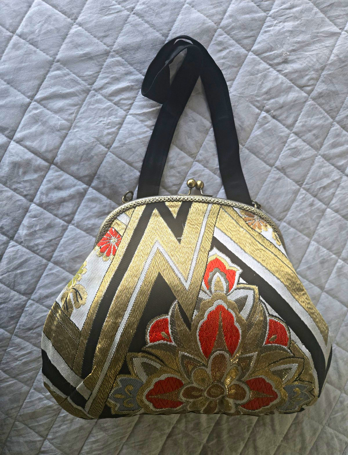 Floral Women’s Shoulder Bag, Kiss Lock Metal Frame, Gold Black Red, Black Strap