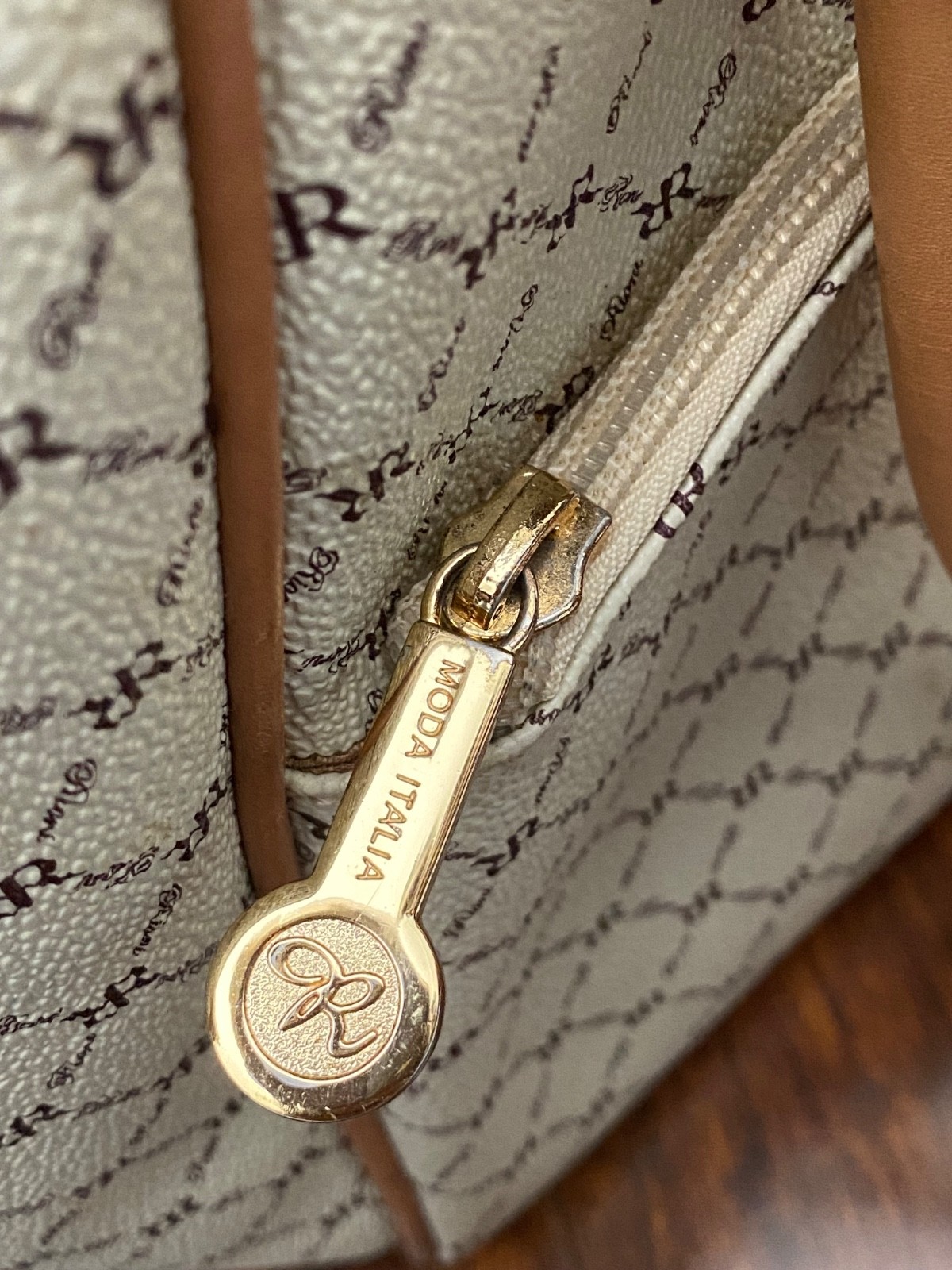 Rioni Signature THE EVERYDAY WEEKENDER Handbag STN-20236