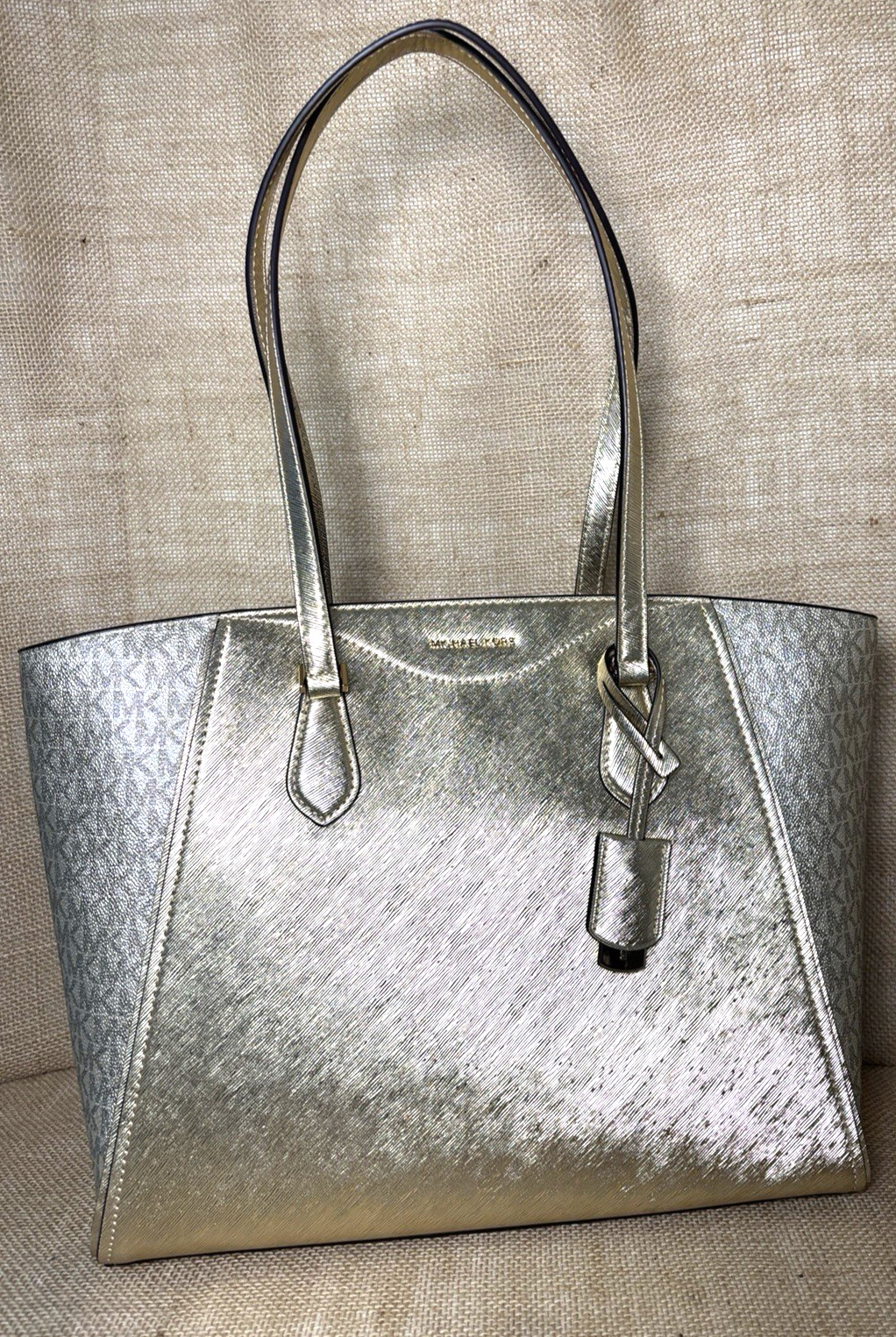 NWT Michael Kors Taryn Large Metallic Tote Pale Gold Signature Side Pannels
