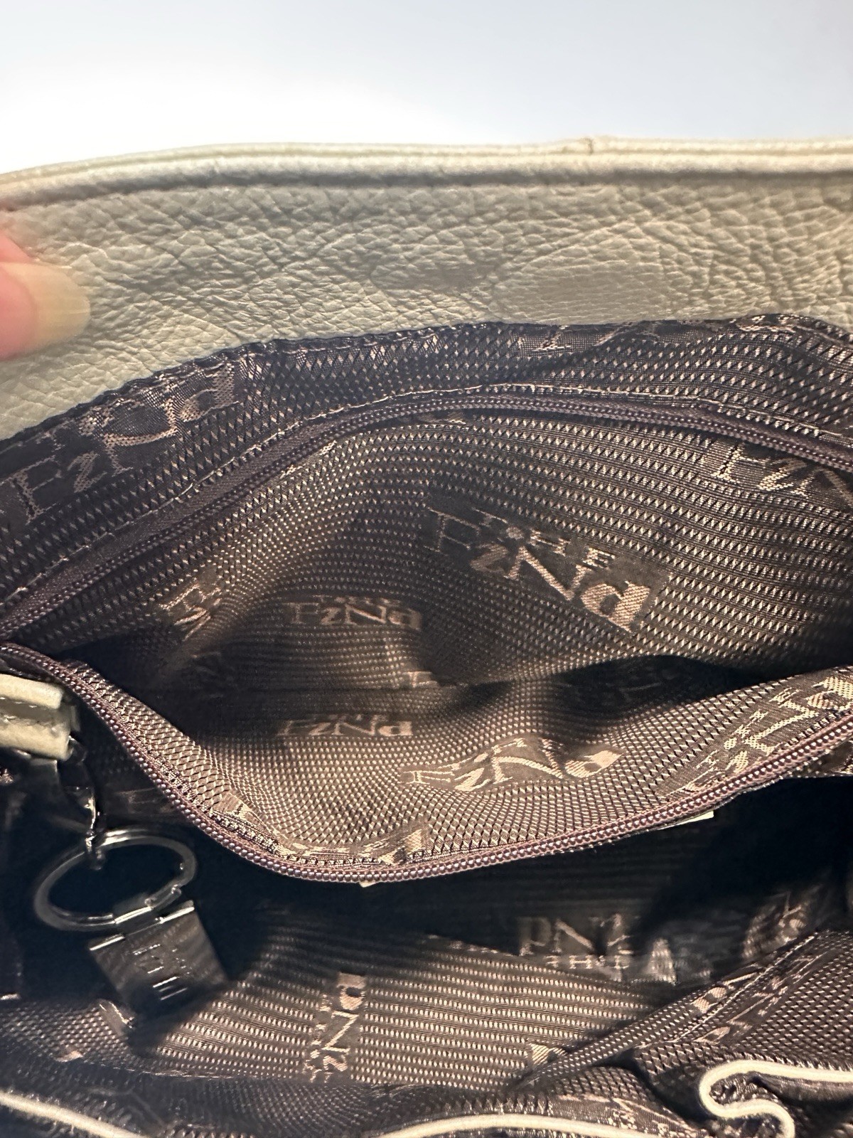 FzNd Large White Bag Purse With Dust Bag. Several additional handles. Prime cond