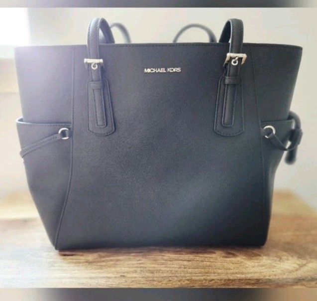 NWT Michael Kors Voyager Large Saffiano Leather Tote Bag Black Tag Not Attatched