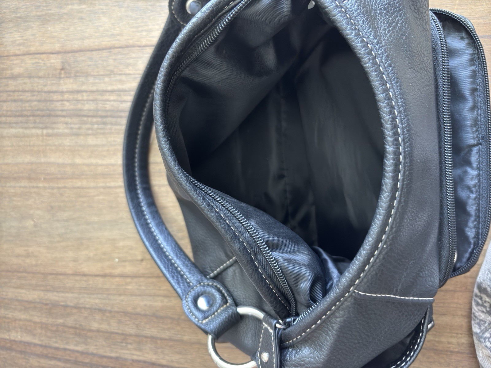 Laura Scott Black Faux Leather Women’s Shoulder Bag Silver Hardware Zip Pockets