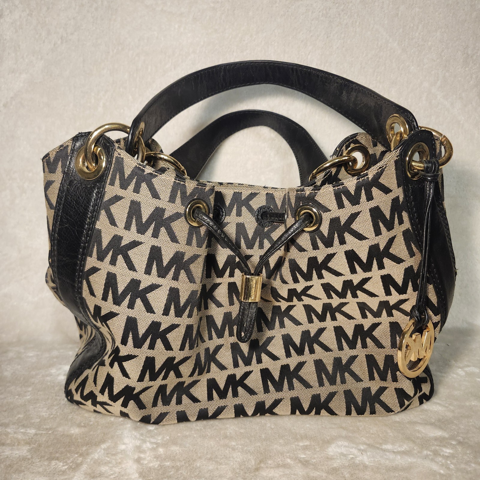 Michael Kors Ludlow Shoulder Bag Black Beige Monogram Canvas Leather Drawstring