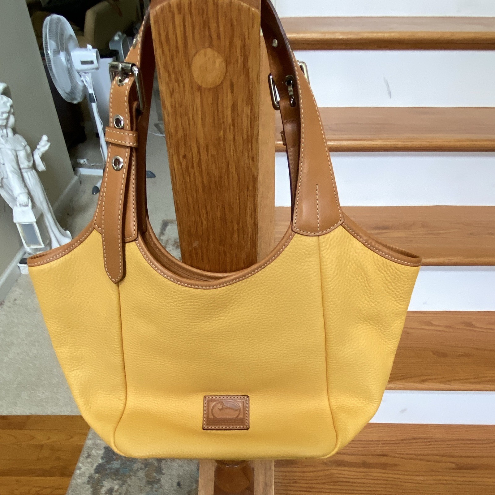Dooney & Bourke Women’s Yellow Pebbled Zip Shoulder Bag Brown Strap Red Pockets