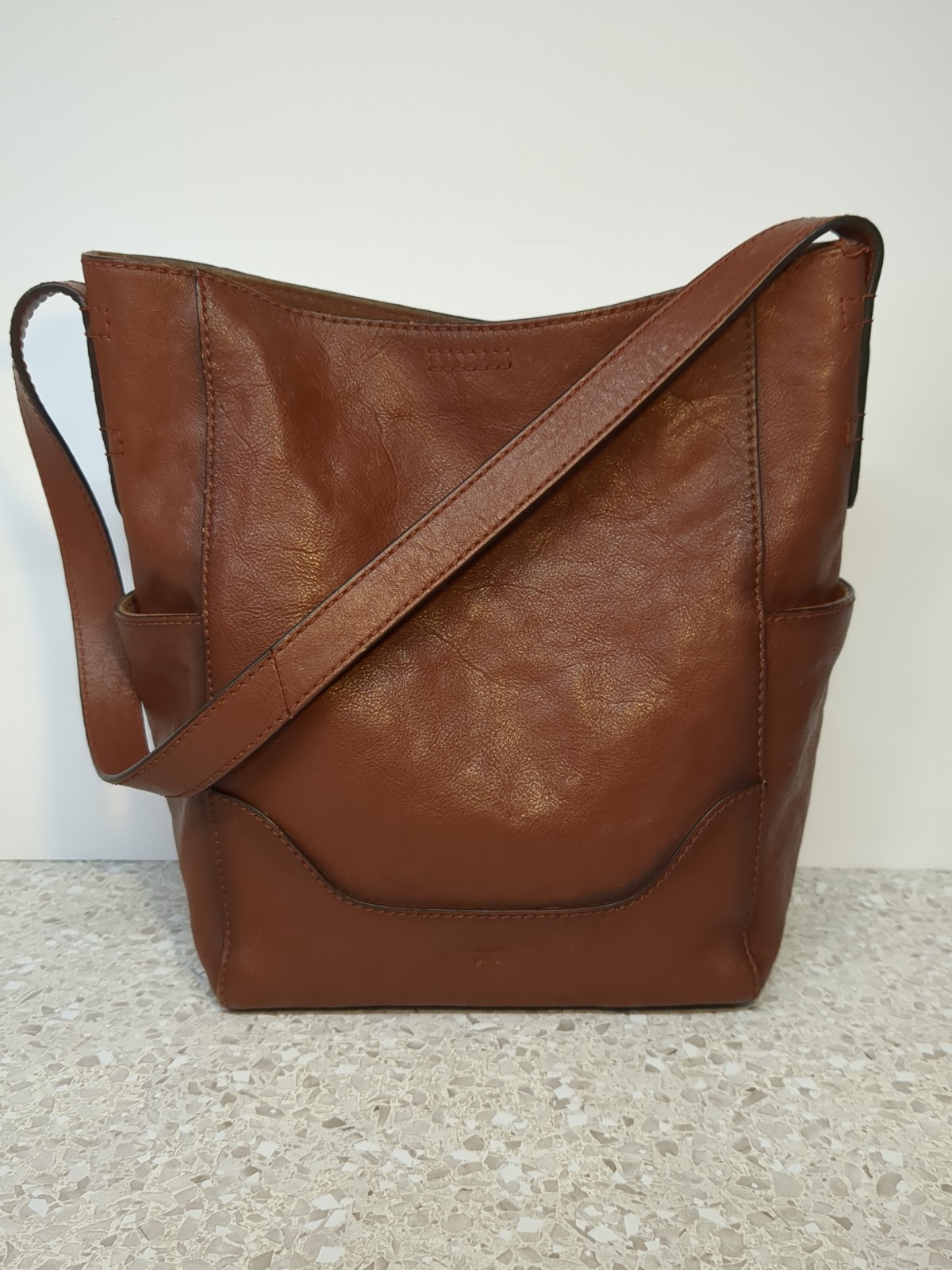 Frye Women’s Cognac Brown Leather Purse Lena Hobo Bag w/ Side Pockets Boho Tote