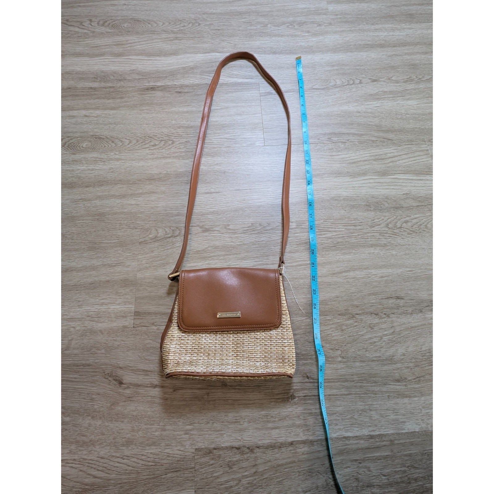 Liz Claiborne Womens Tan Straw Woven Faux Leather Flap Crossbody Shoulder Bag