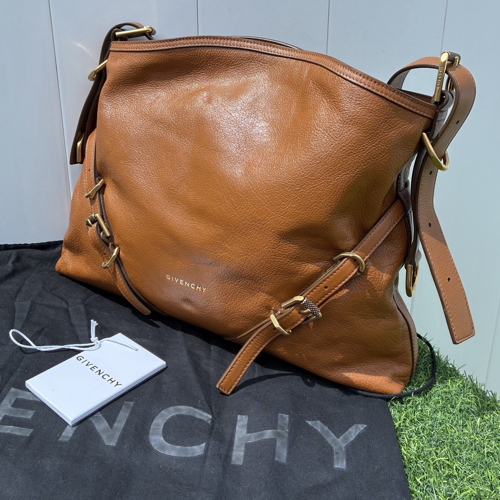 GIVENCHY MEDIUM VOYOU BAG IN GRAINED SOFT TAN LEATHER W/GOLD HARDWARE NEW *$2450