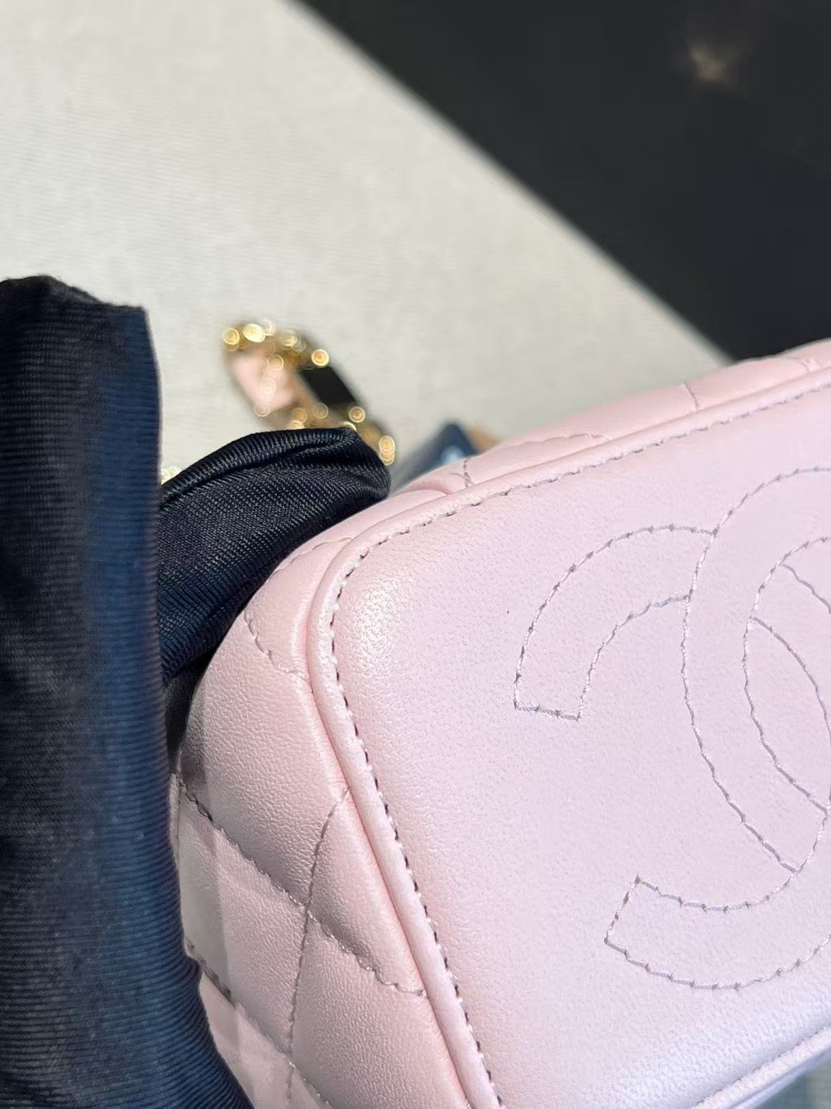 Chanel Vanity Case Mini Shoulder Bag Pink Lambskin Gold Enamel Chain Auth Trendy