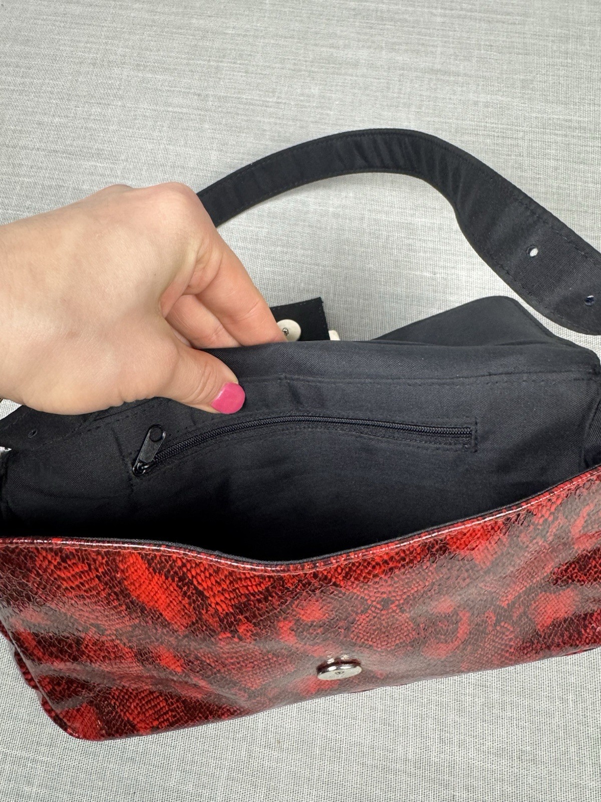 Red Black Snake Print Faux Leather Shoulder Purse Vintage 90s Y2K Retro Glam