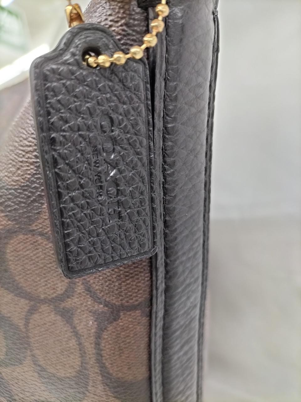 COACH Model F76669 COACH