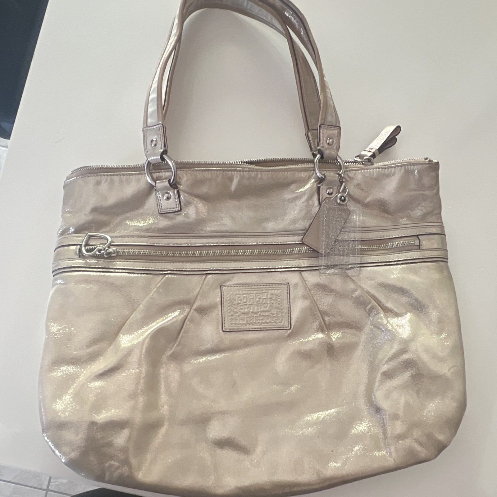Coach Large Beige Shoulder Bag Zip Top Silver Hardware Pockets Hang Tag