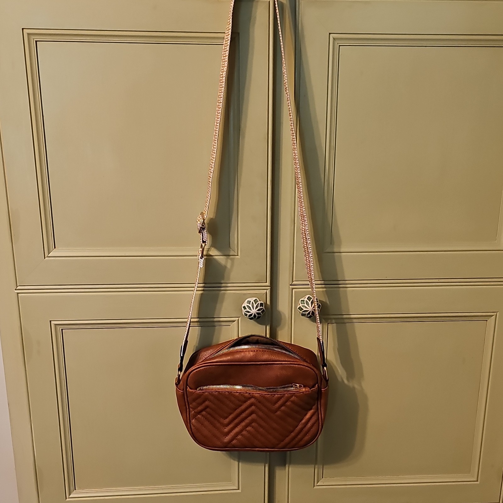 Z & Ezechiel Brown Small Rectangle Crossbody Chevron Zip Pockets Gold Hardware