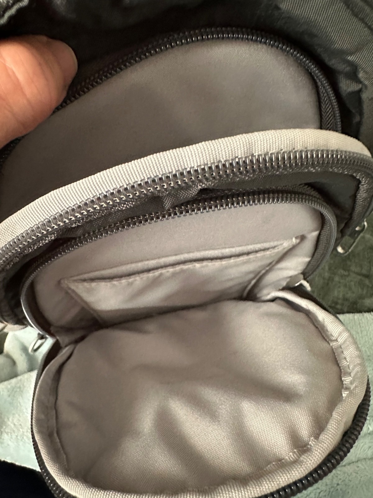 EUC Baggallini Anti Theft Travel Handbag Gray