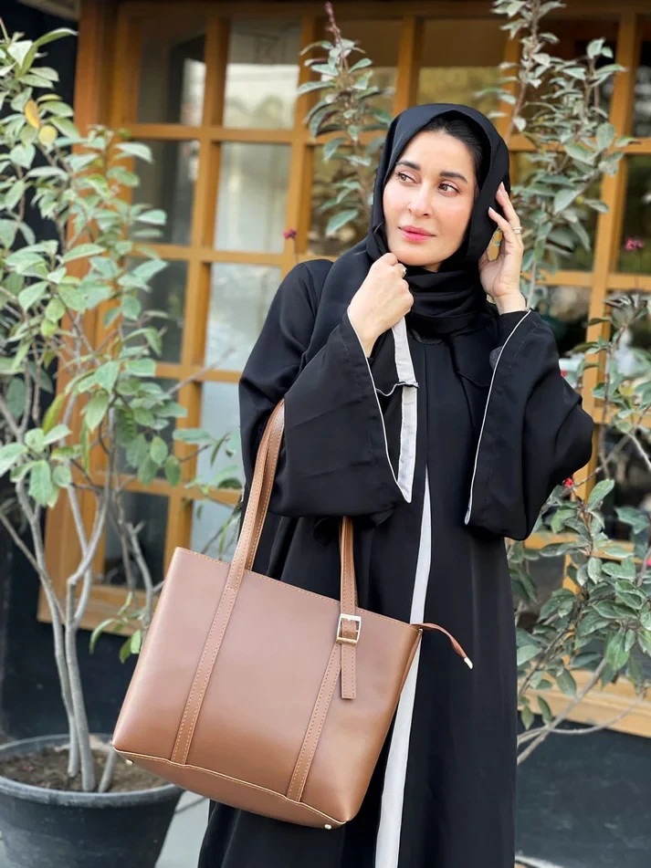 Ample Brown Ladies Handbag Elegant Everyday Purse
