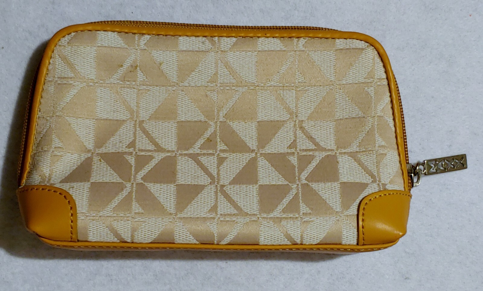 Maxx – Cosmetic Bag – 1 1/2 in x 4 in x 7 in – Faux Leather/ Polyester