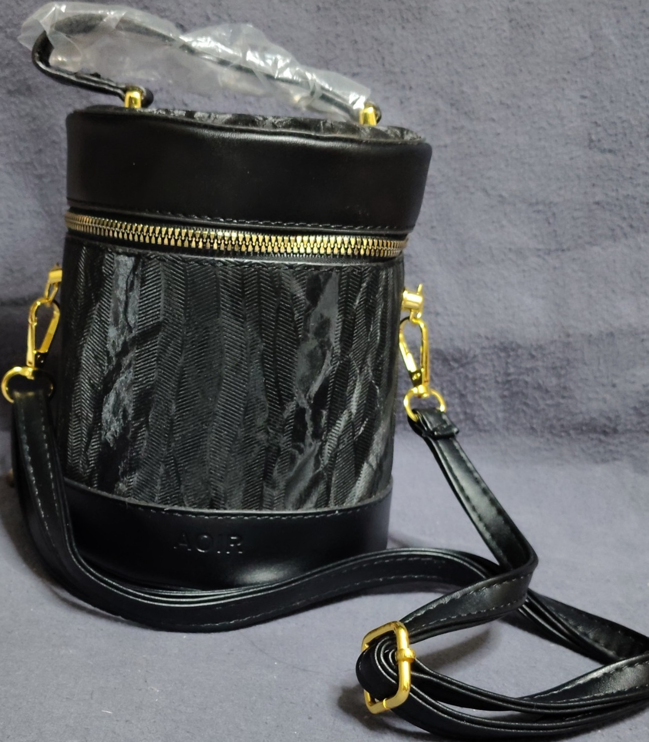 AOIR Women’s Black Cylinder Bucket Bag Gold Hardware Detachable Strap
