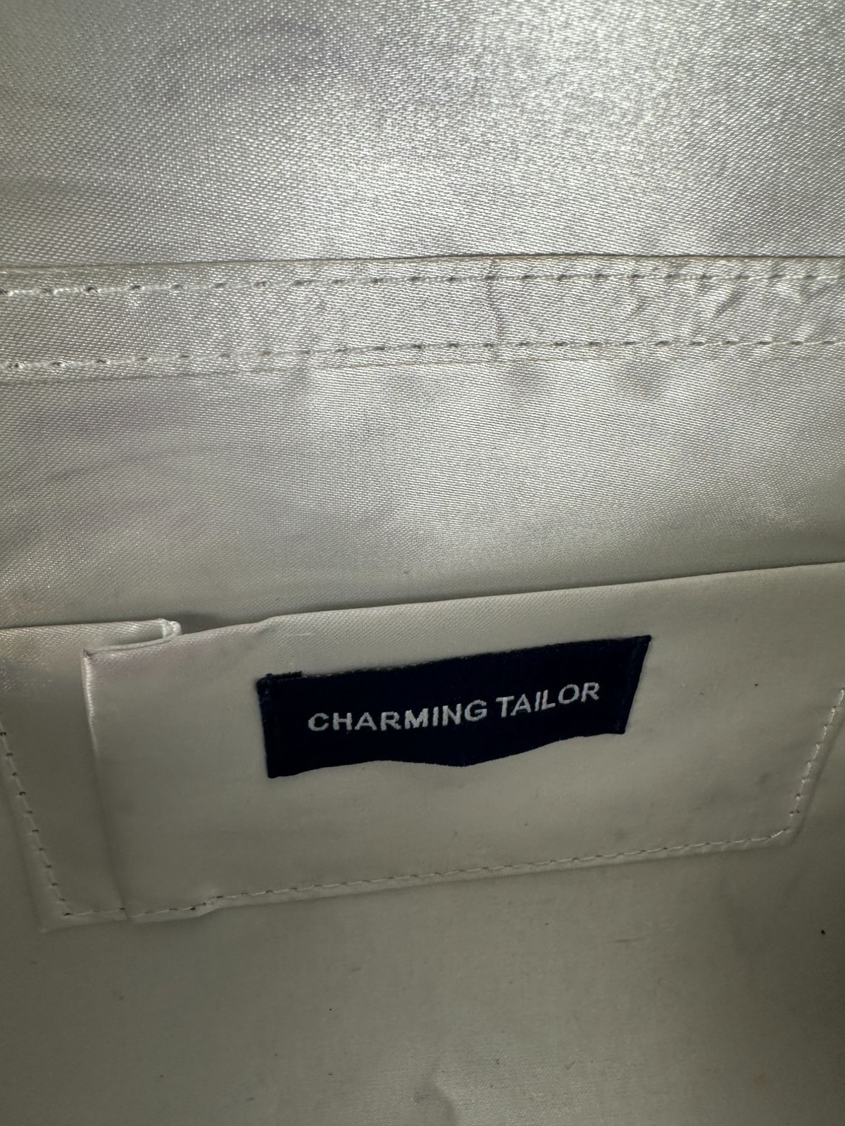 Charming Tailor White Clutch Purse Gold Chain Strap Geometric Closure