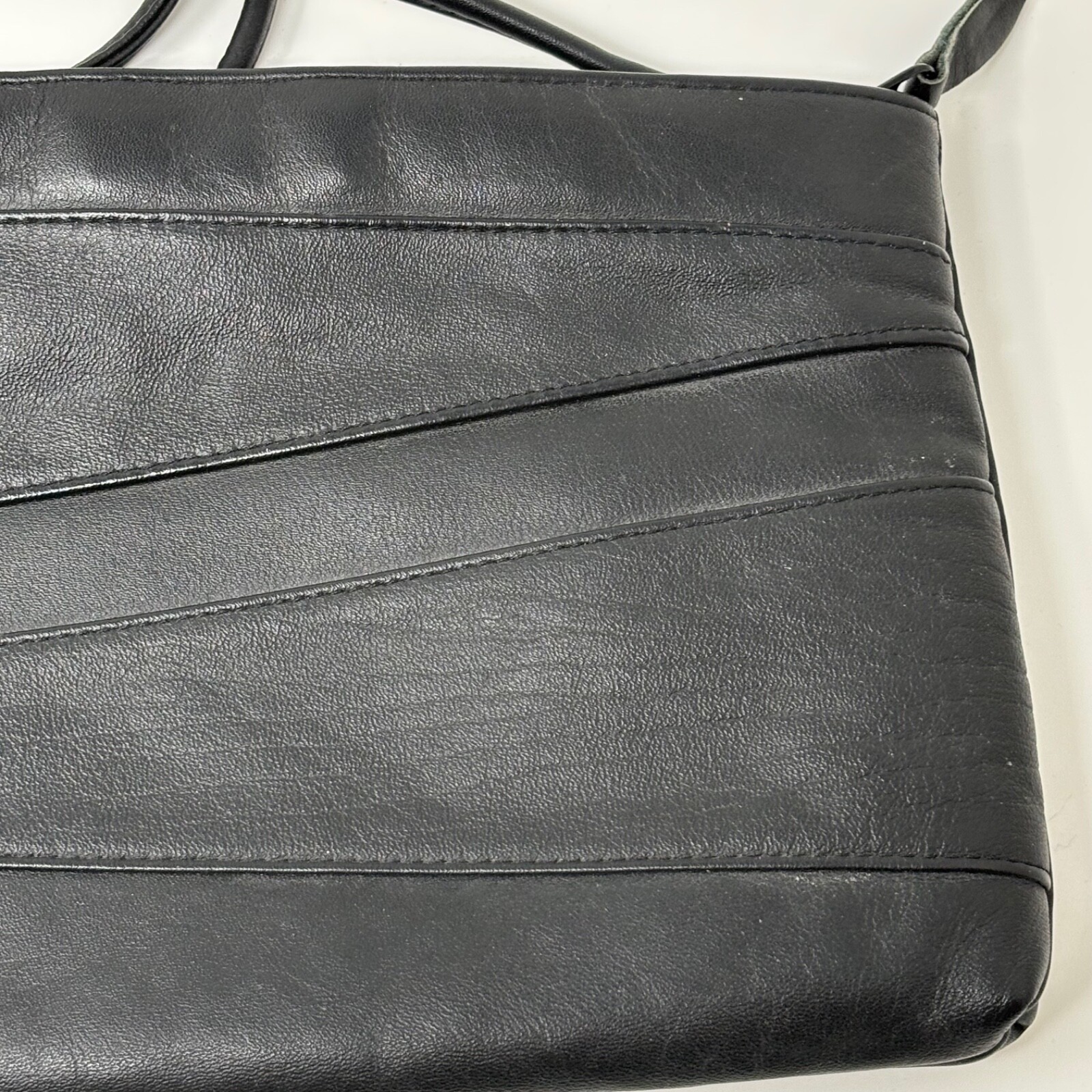 Vintage Womens Shoulder Bag Purse Black Leather Narrow Strap Zip Top Made Korea