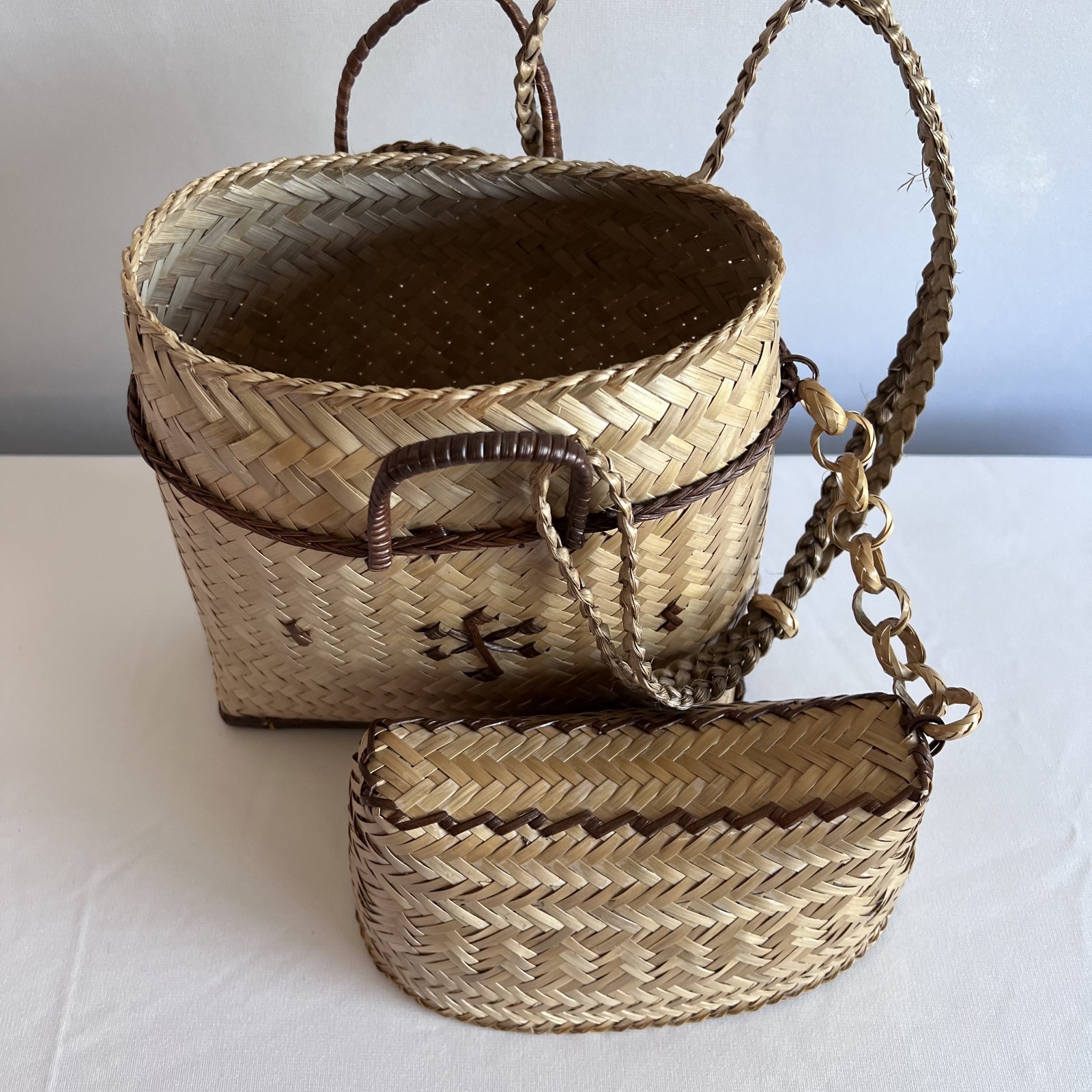 Vintage Hand Woven Straw Basket Handbag Shoulder Bag Folk Art Boho Purse Lid