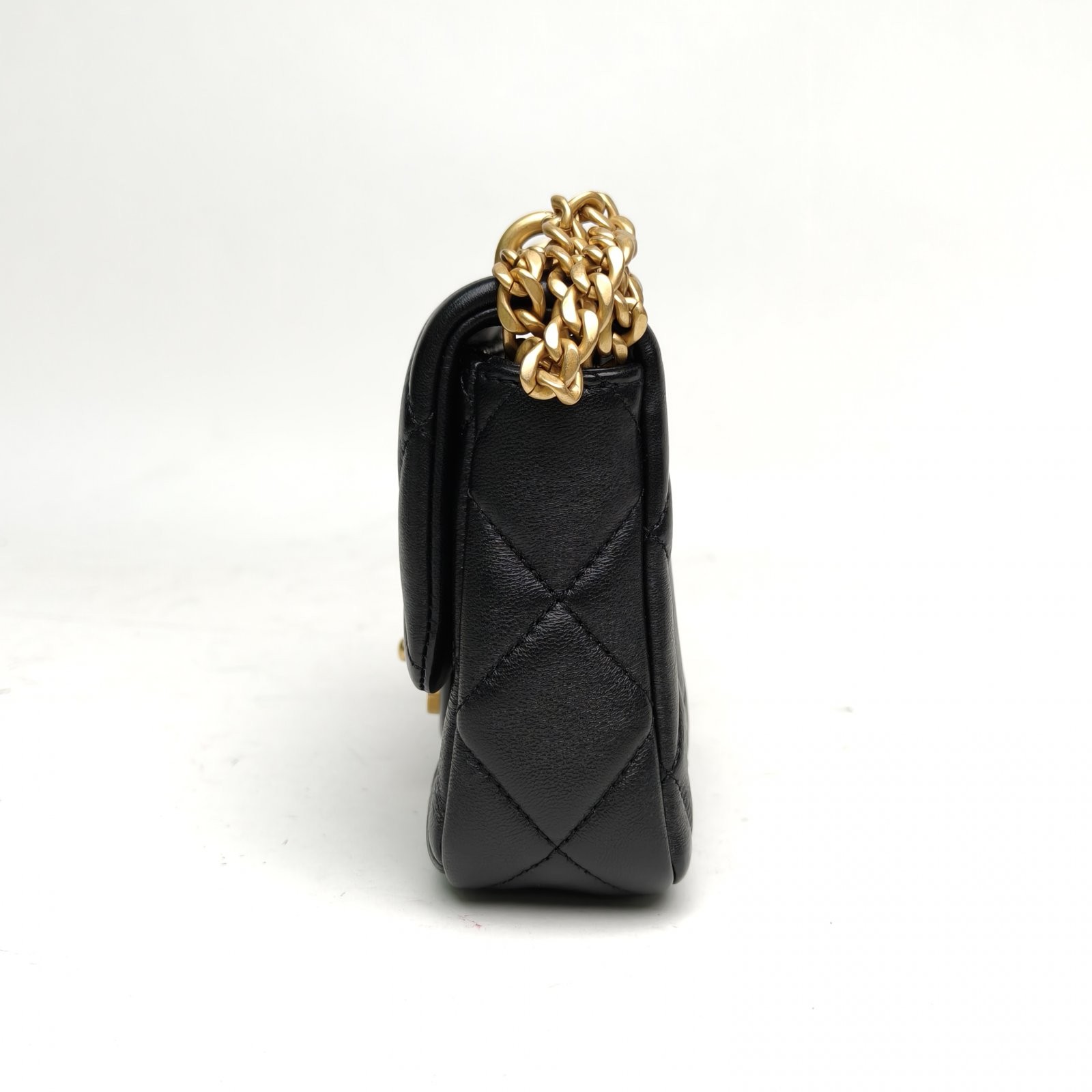 CHANEL 22P CF Flap Bag 18.5cm Black Lambskin Crossbody Bag