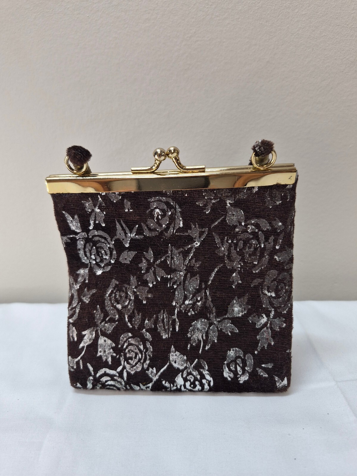Vintage Brown Velvet Floral Evening bag w/ Gold Frame and Kiss Lock Closure J33