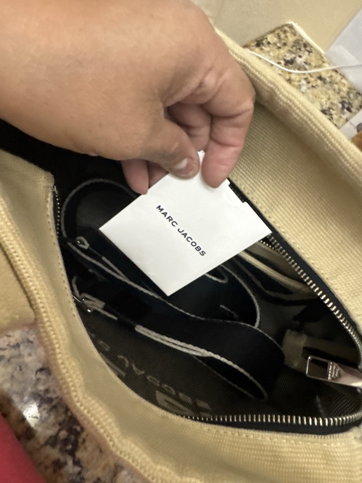 Marc Jacobs Beige Medium Tote Bag Black Logo Zip Top Handle Detachable Strap