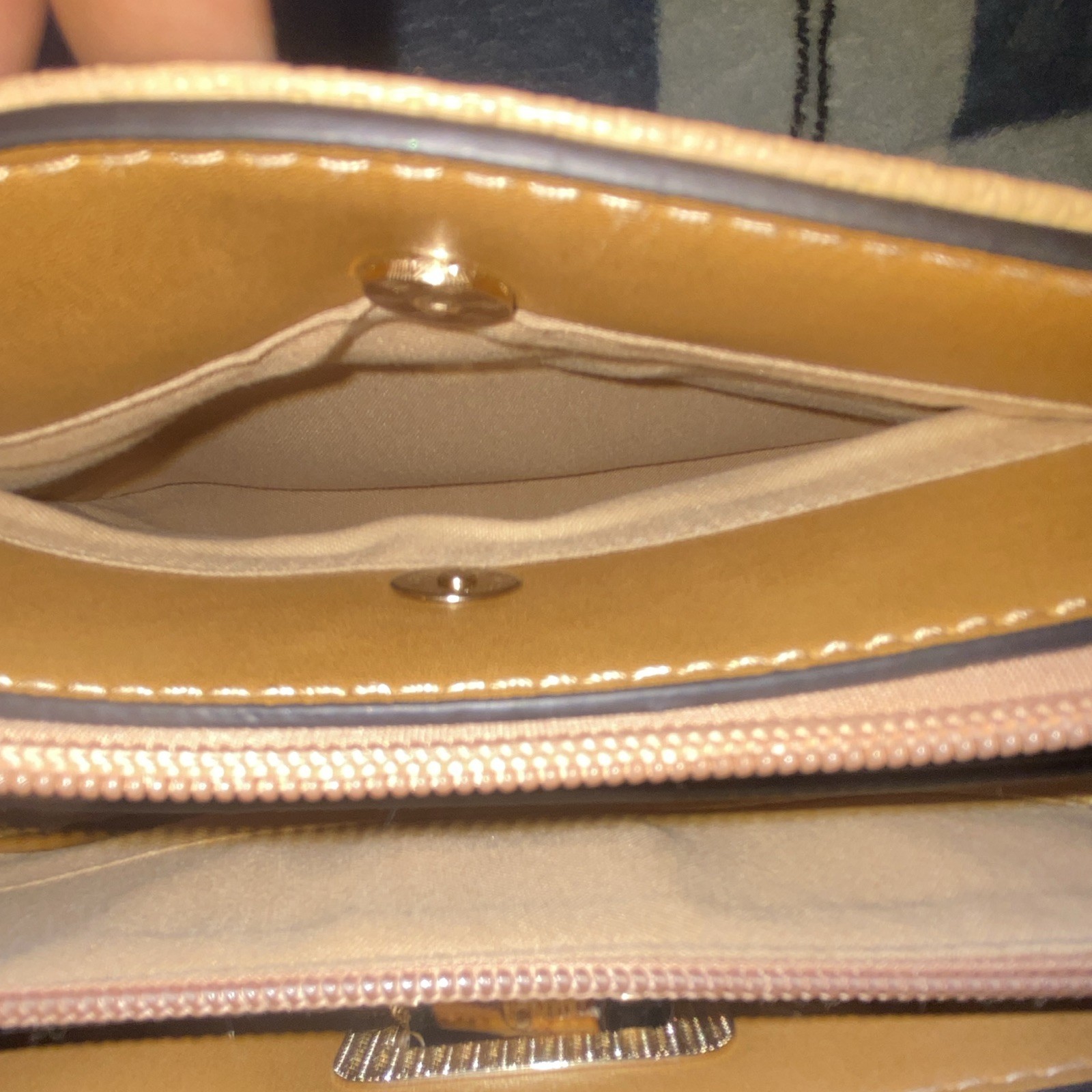 Sondra Roberts Beige/Tan Chevron Small Crossbody Zip/Mag Snap Adj Strap Silver