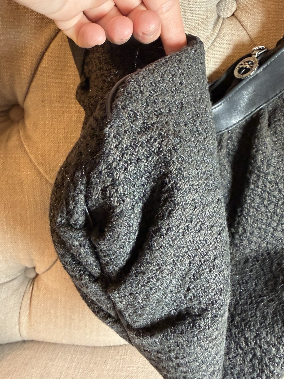 Longchamp Vintage Shoulder Bag (Needs to repair the zip, see photos )