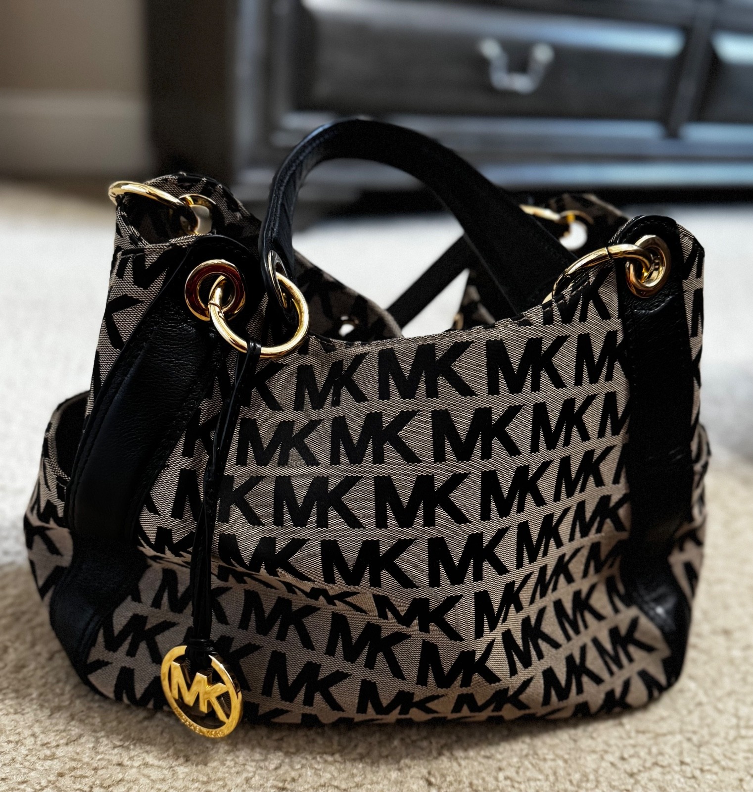 Michael Kors Signature Jacquard Ludlow Large Shoulder Bag in Beige/Black / Black