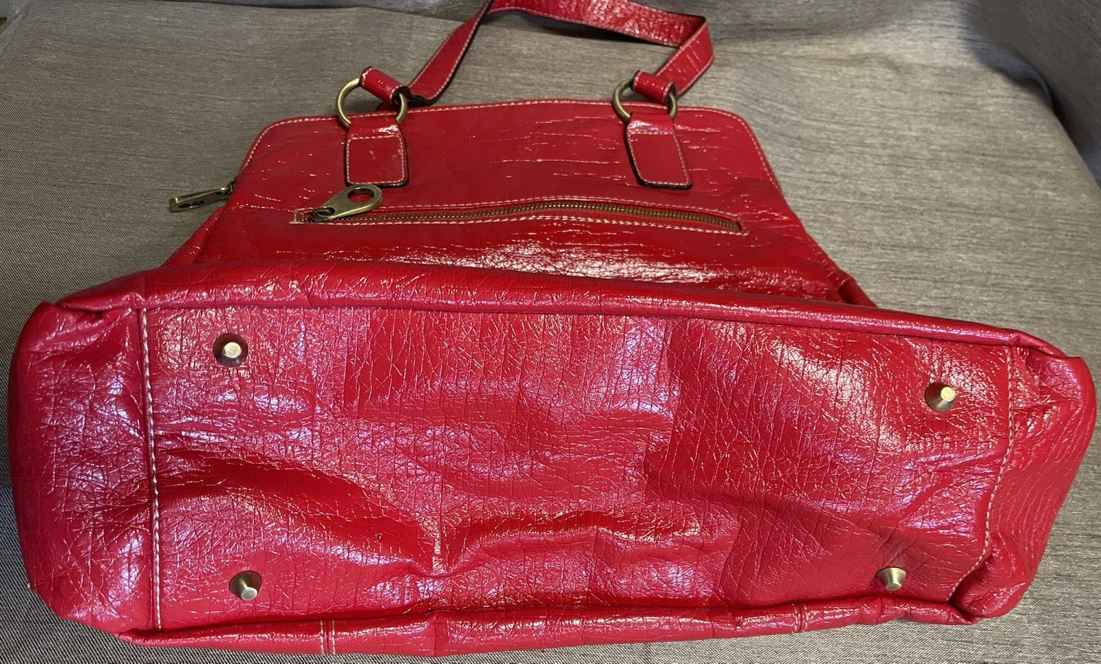 AVON RED PATENT LEATHER OVER THE SHOULDER BAG, RETRO LOOK, VGC