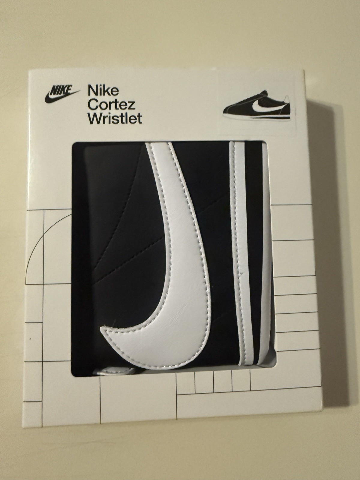 NWT Nike Icon Cortez Wristlet Bag Clutch black/white 5.5″ x 4.5″ Unisex A25