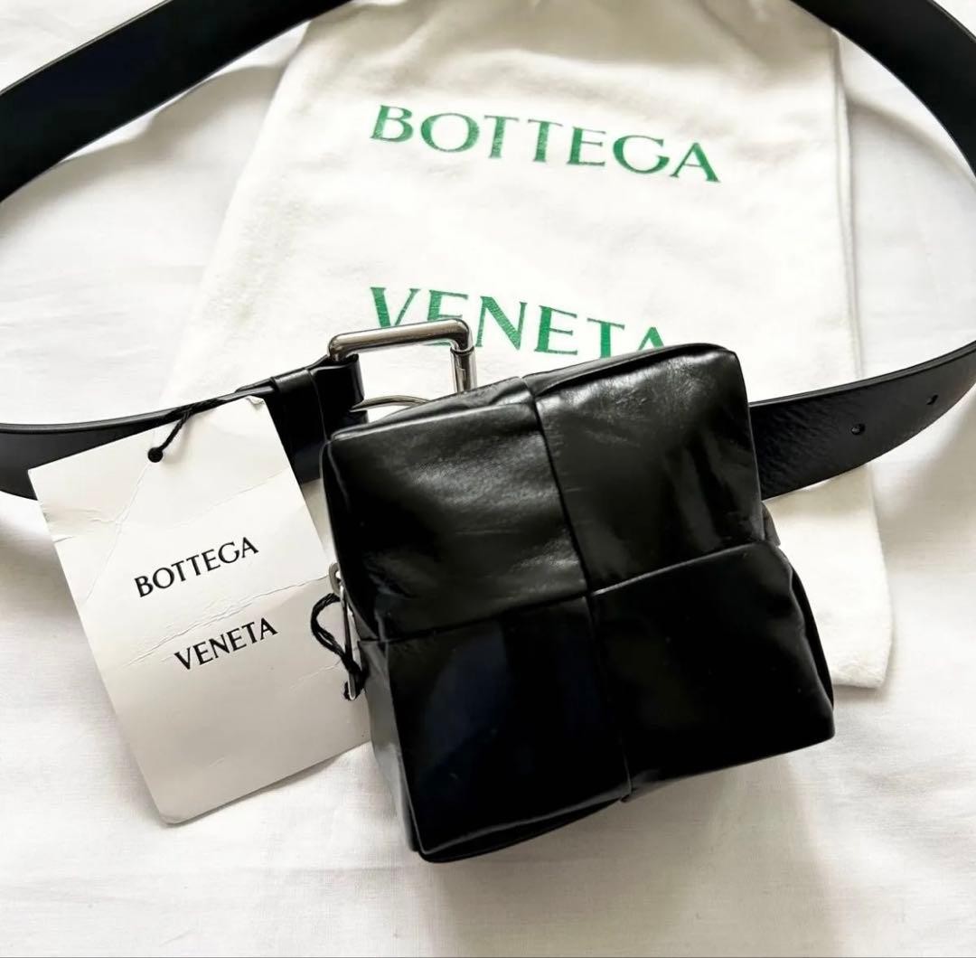 BOTTEGA VENETA Body Bag Black Cassette Leather Excellent Condition
