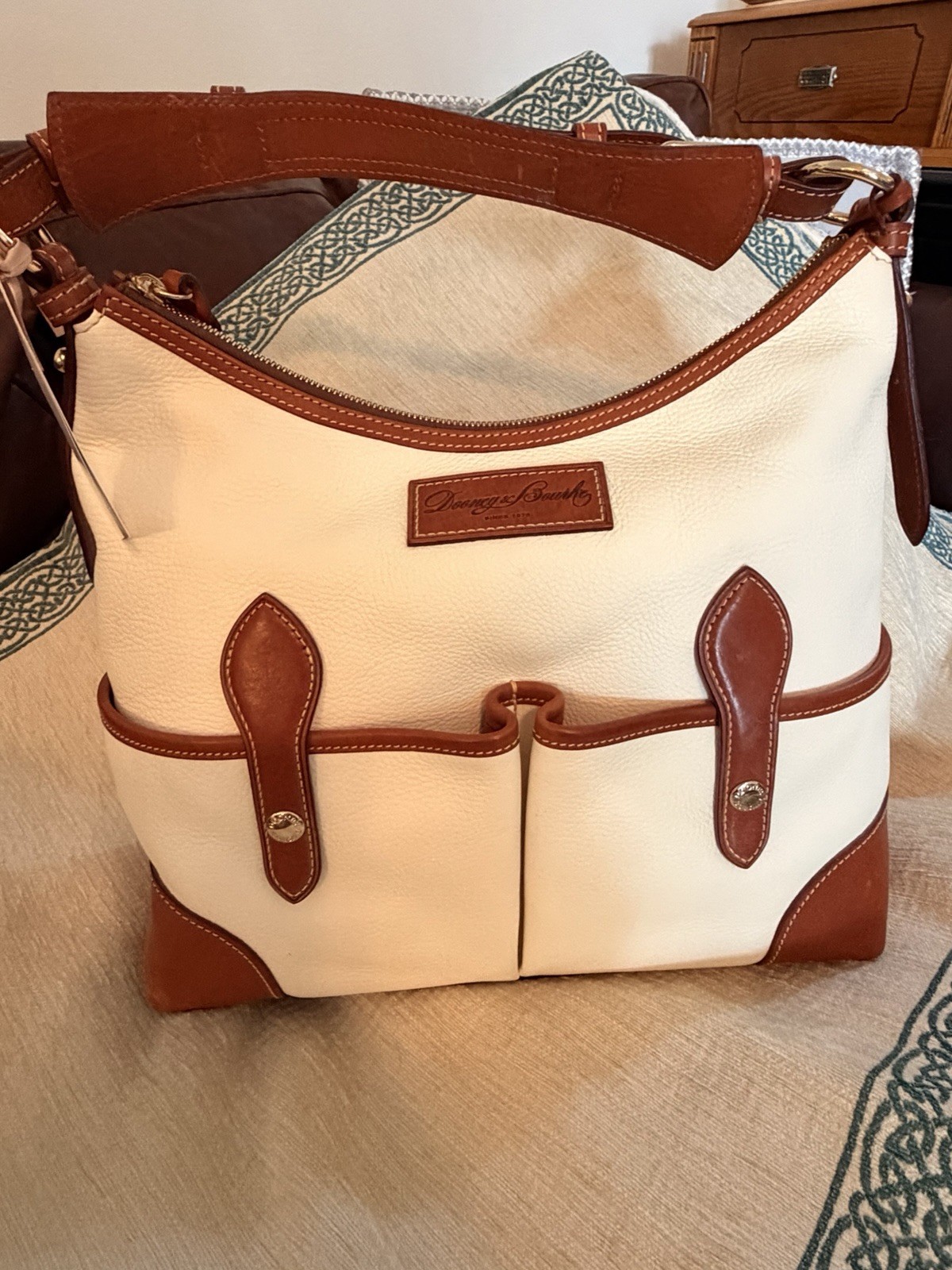 Dooney & Bourke Medium White/Brown Shoulder Bag Zip Top Gold Hardware Pockets
