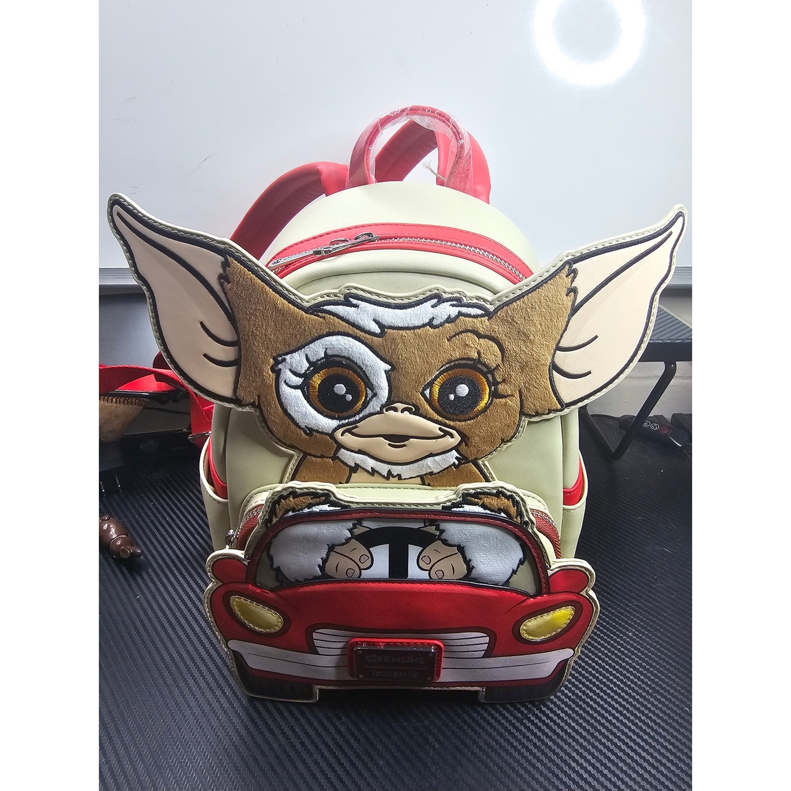 Loungefly Gremlins – Gremlins Gizmo Plush Light-Up Mini Backpack