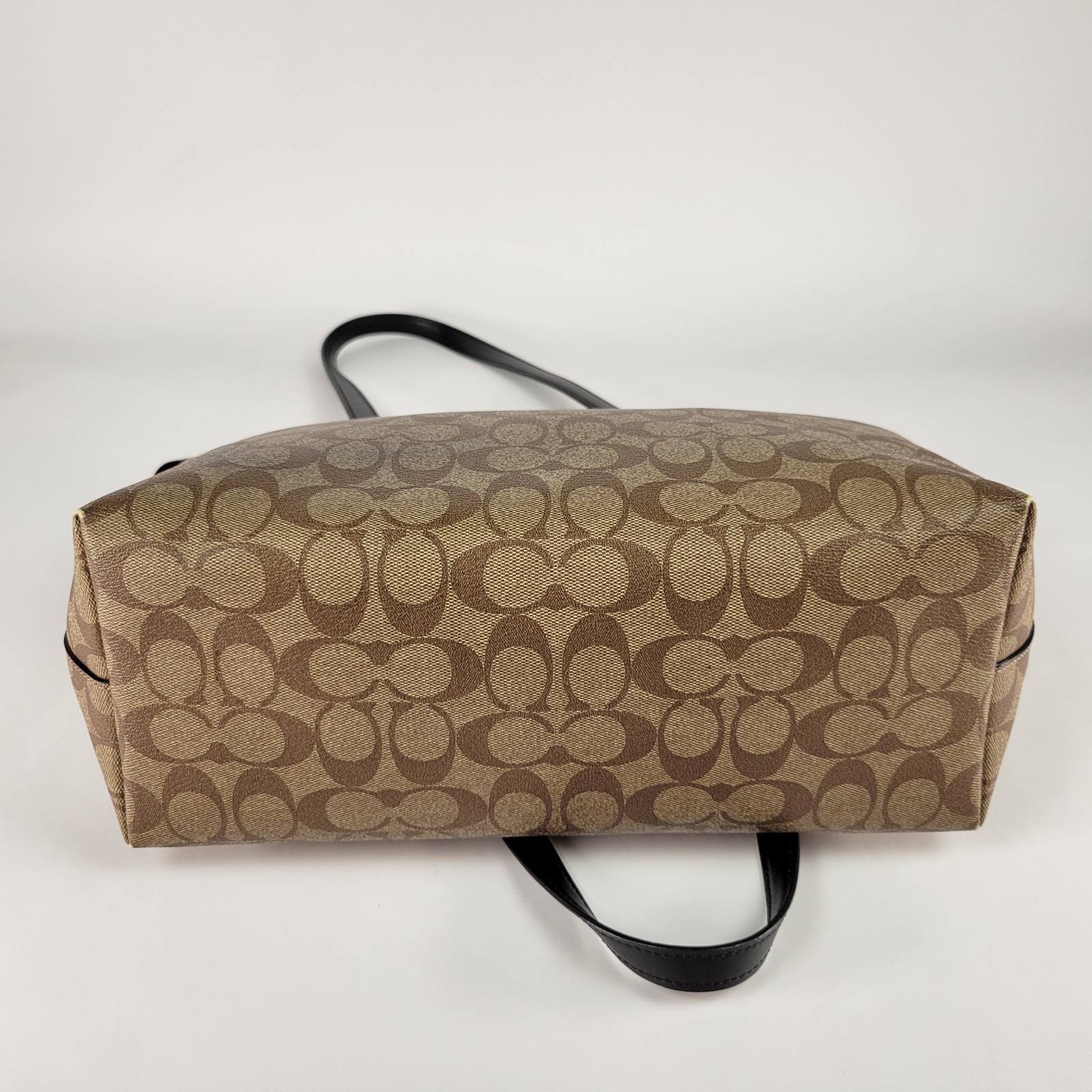 Authentic Coach Gallery Tote F79609 Signature Canvas – Excellent Condition