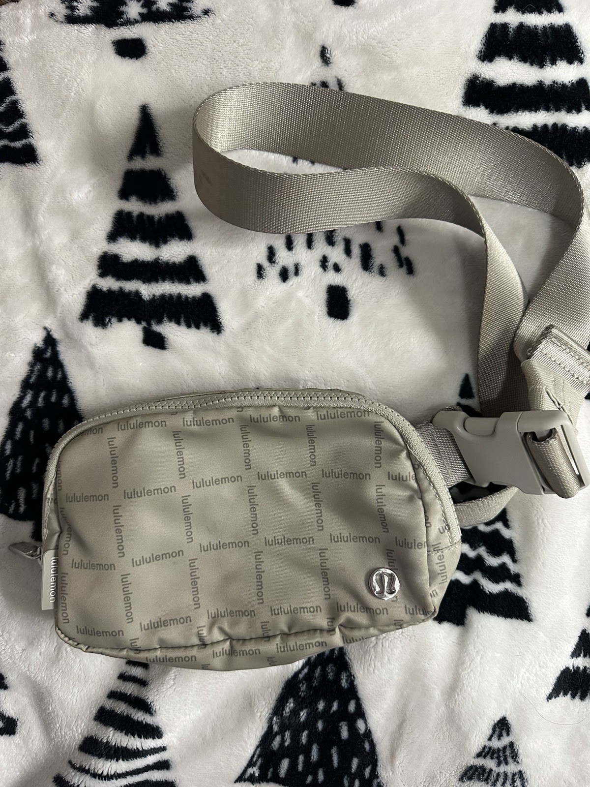 Lululemon Everywhere Belt Bag 1L Wordmark Grid Mini Raw Linen