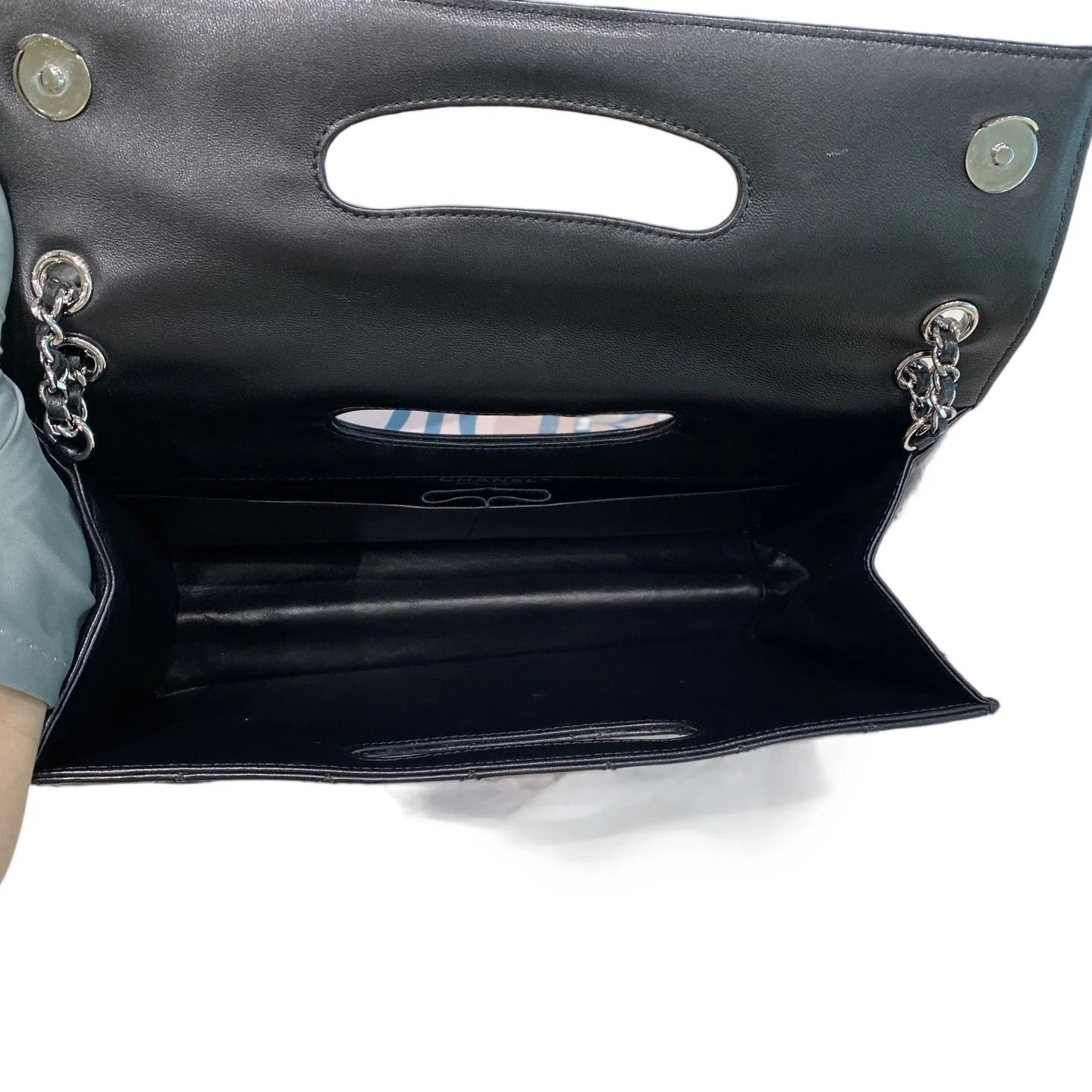 Chanel Quilted Delivery Cutout Handbag Black Lambskin (hx071926a4r)