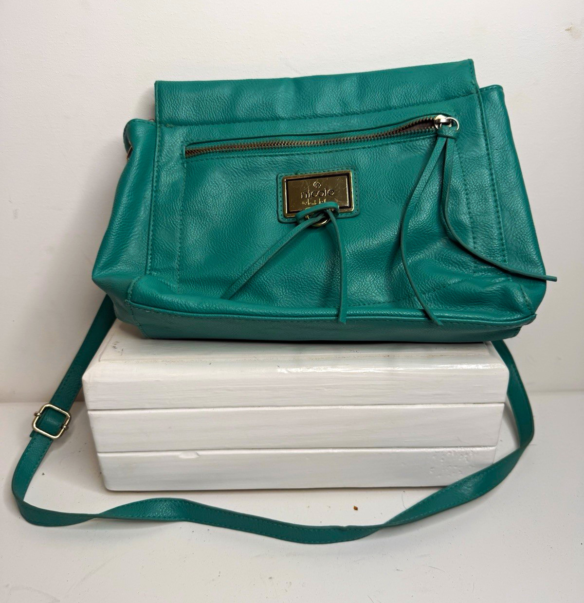 Nicole Green Pebbled Crossbody Bag Zip/Snap Closure Detachable Strap Gold