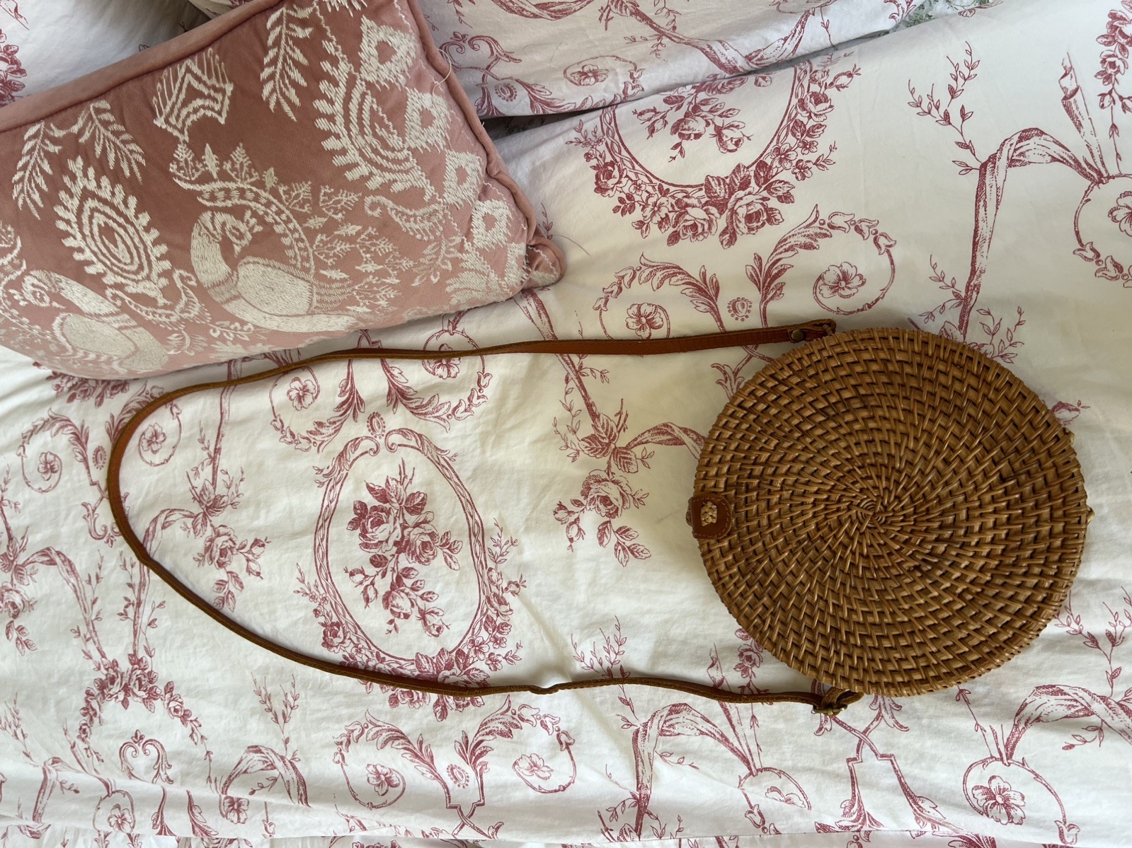 Hand-Woven Round Rattan Wicker Purse Crossbody Bag Tropical Lining With Pockets
