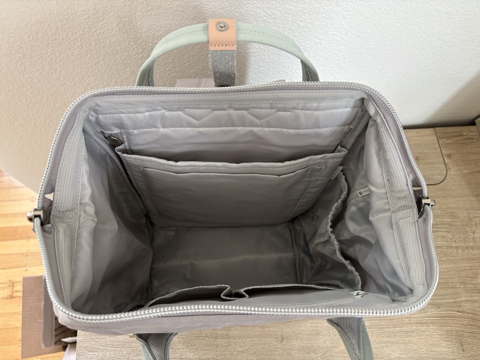 Himawari Bag with USB Charging Cable Compartment Waterproof Lightweight