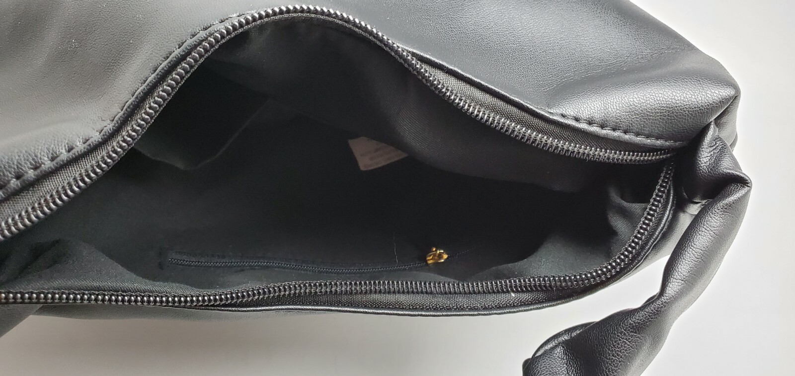 Be Cool Handbag purse, New. Black