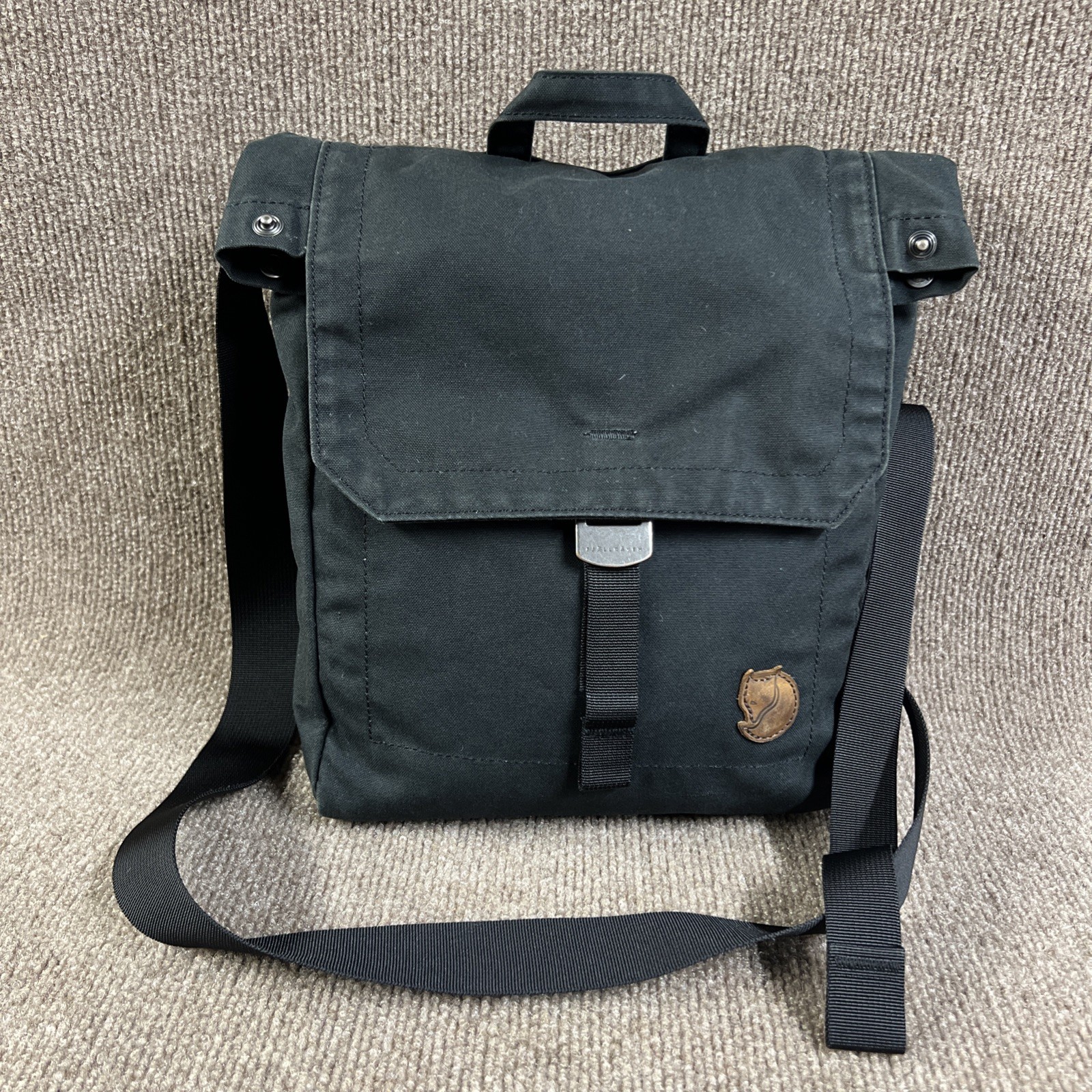 FJALLRAVEN Foldsack No. 3 Black Crossbody Bag G-1000 Discontinued