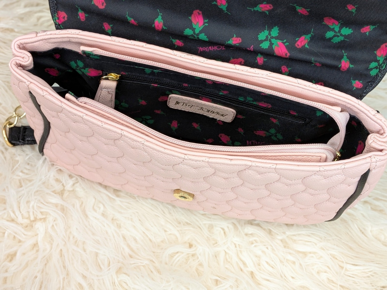 Betsey Johnson Be Mine cute quilted hearts purse handbag – pink white black gold