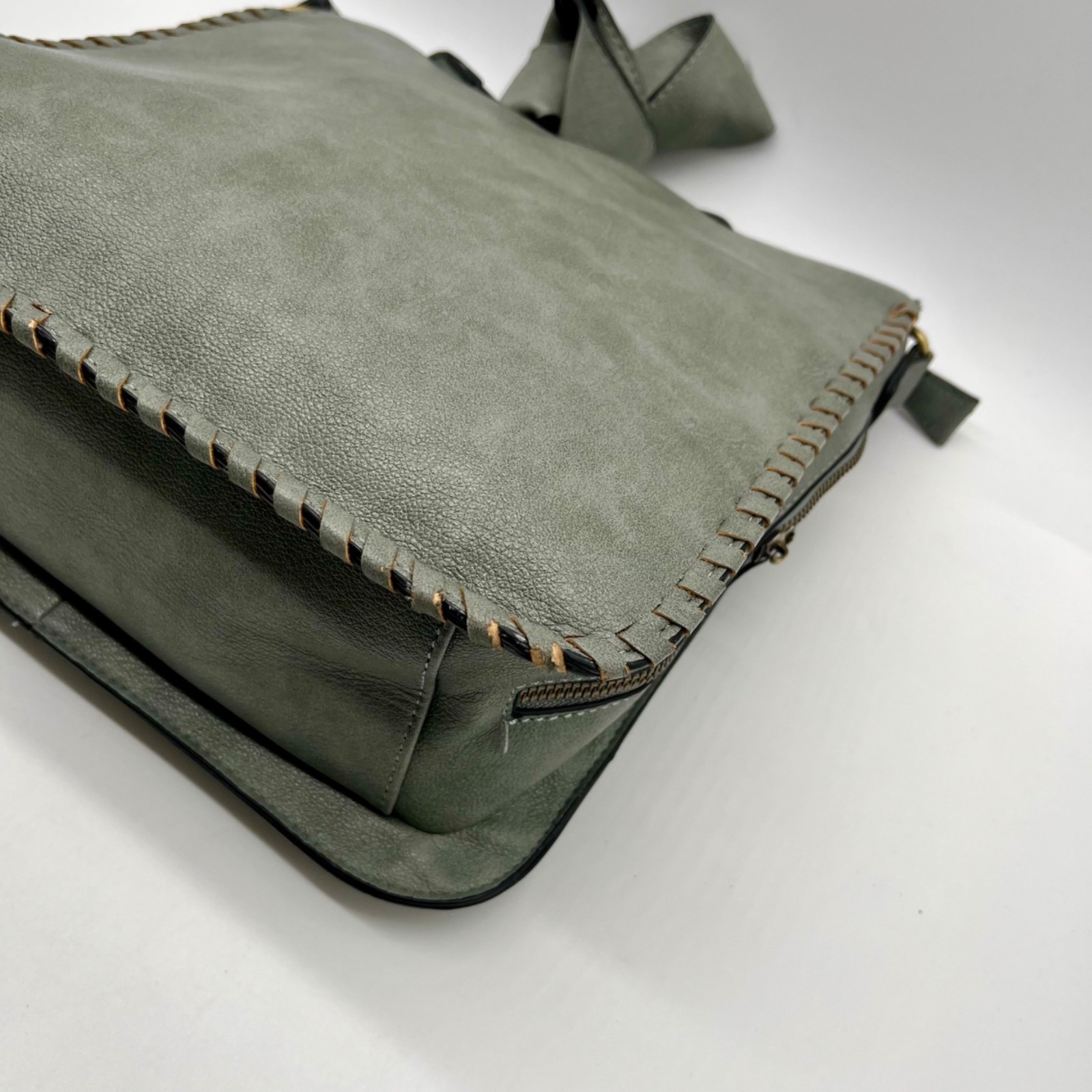 Jen and Co Grey Hobo Style Shoulder Bag