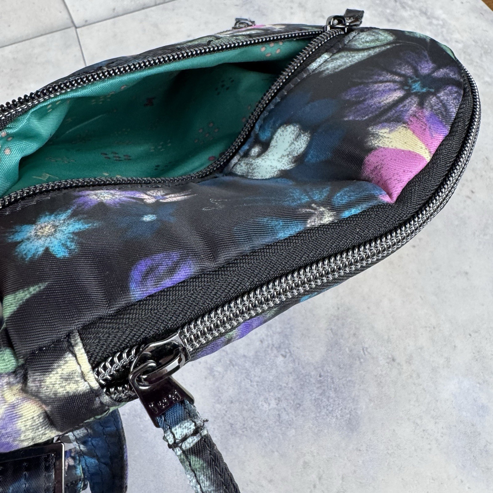 New Lug Bloom Black Swivel Expandable Crossbody RFID & Splits XL Wallet Set